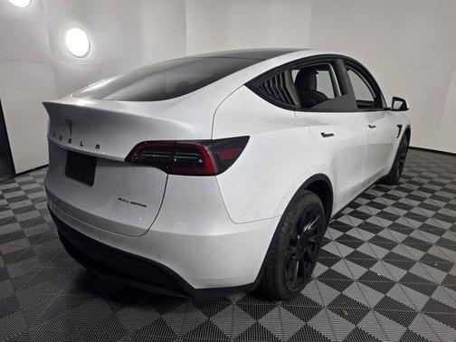 2022 Tesla Model Y Long Range Dual Motor All-Wheel Drive