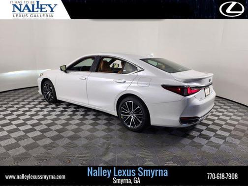 2025 Lexus ES 300h Base