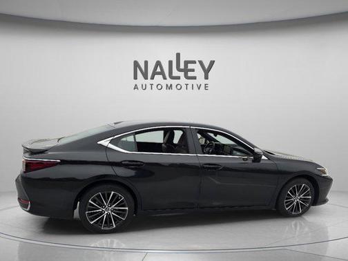 2023 Lexus ES 300h Base