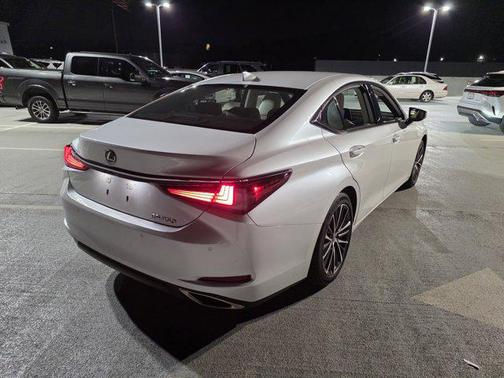 2023 Lexus ES 350 Base