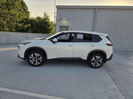 Pearl White Tricoat 2023 Nissan Rogue SV