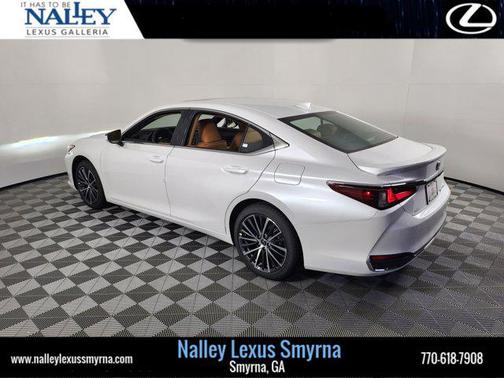 2025 Lexus ES 300h Base