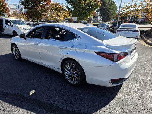 2022 Lexus ES 300h Ultra Luxury
