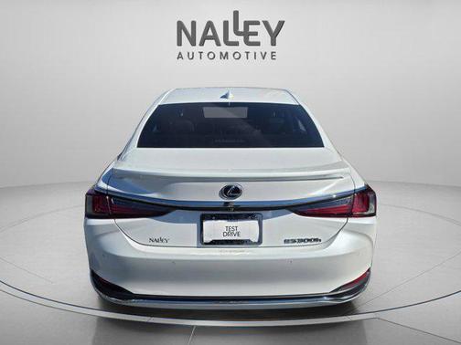 2022 Lexus ES 300h Ultra Luxury