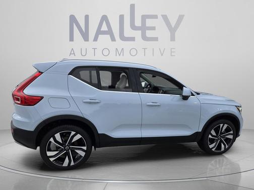 Cloud Blue 2025 Volvo XC40 B5 Ultra Bright Theme