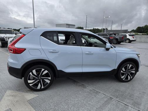 Cloud Blue 2025 Volvo XC40 B5 Ultra Bright Theme
