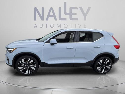 Cloud Blue 2025 Volvo XC40 B5 Ultra Bright Theme
