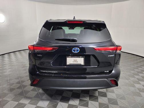 2023 Toyota Highlander Hybrid XLE