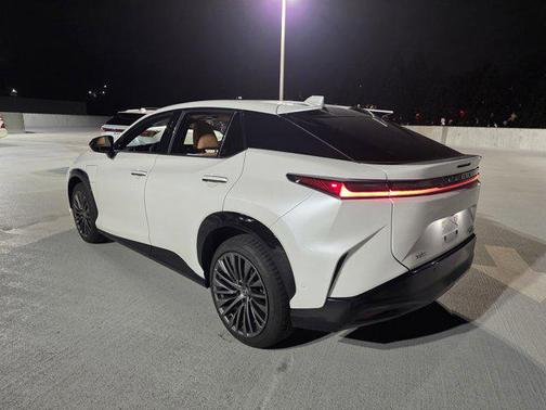 2023 Lexus RZ 450e Luxury