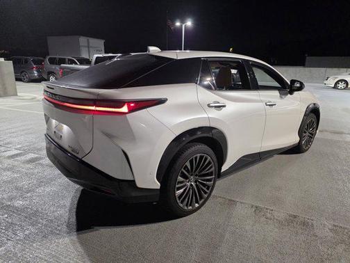 2023 Lexus RZ 450e Luxury