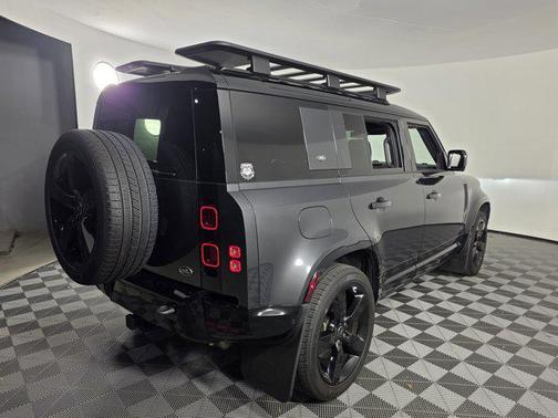 2022 Land Rover Defender 110 X-Dynamic SE