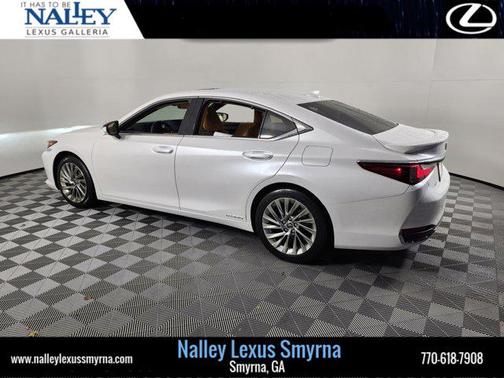 2022 Lexus ES 300h Ultra Luxury