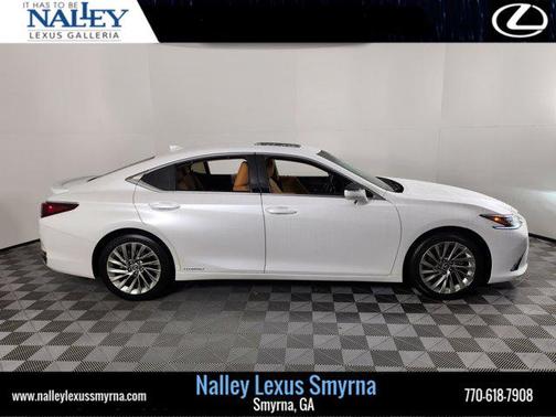 2022 Lexus ES 300h Ultra Luxury