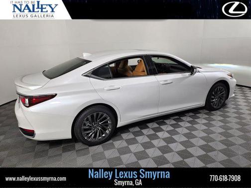 2025 Lexus ES 300h Luxury