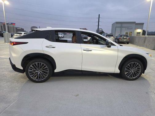 2023 Lexus RZ 450e Luxury