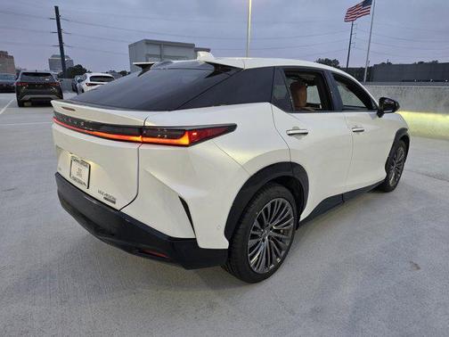 2023 Lexus RZ 450e Luxury