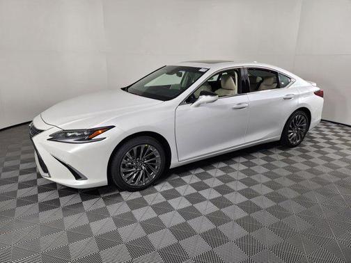2025 Lexus ES 300h Ultra Luxury