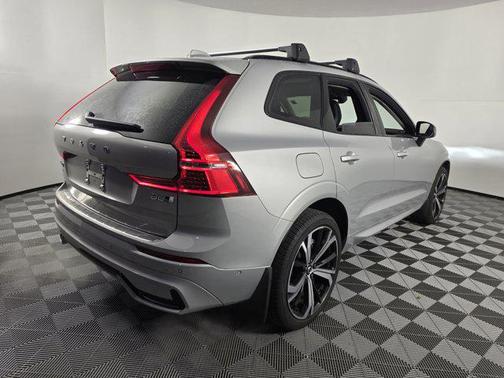2023 Volvo XC60 B6 Ultimate Dark Theme