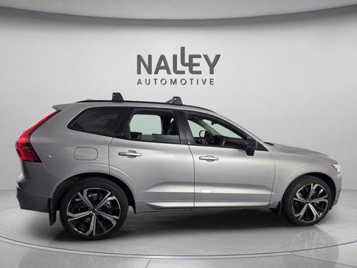 2023 Volvo XC60 B6 Ultimate Dark Theme