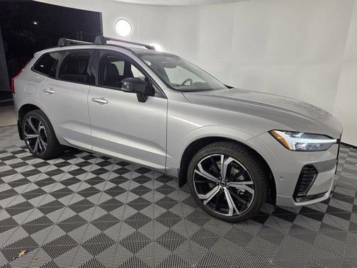 2023 Volvo XC60 B6 Ultimate Dark Theme