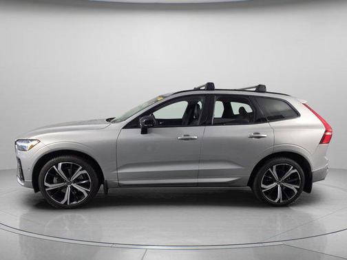 2023 Volvo XC60 B6 Ultimate Dark Theme