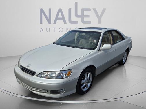 Diamond White Pearl 2000 Lexus ES 300 Base