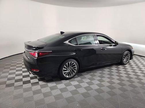 2024 Lexus ES 350 Ultra Luxury