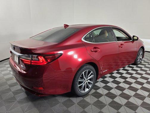 2017 Lexus ES 300h Base