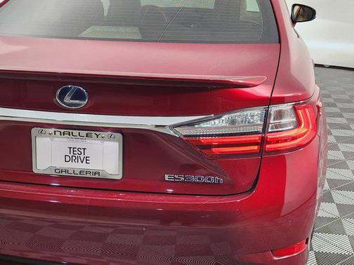 2017 Lexus ES 300h Base