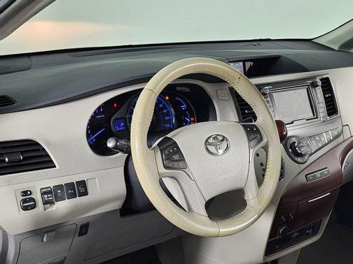 2014 Toyota Sienna XLE
