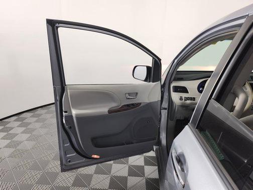 2014 Toyota Sienna XLE