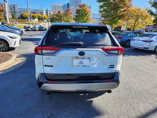 2022 Toyota RAV4 Hybrid SE