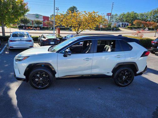 2022 Toyota RAV4 Hybrid SE