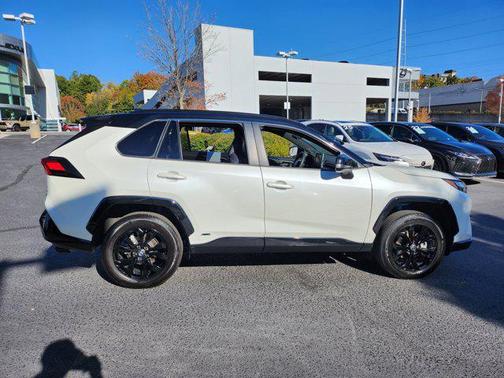 2022 Toyota RAV4 Hybrid SE