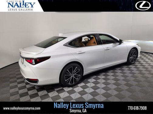 2025 Lexus ES 300h Base