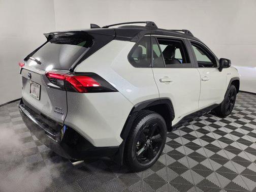 2021 Toyota RAV4 Hybrid SE