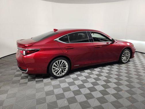 2022 Lexus ES 300h Ultra Luxury