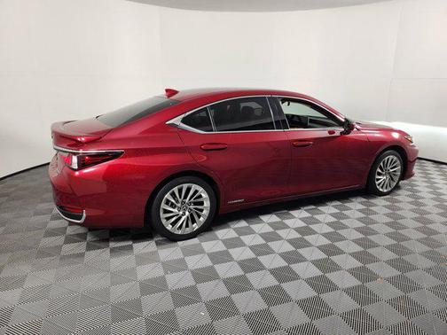 2022 Lexus ES 300h Ultra Luxury