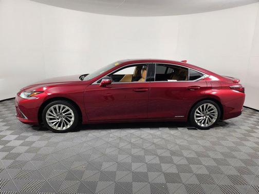 2022 Lexus ES 300h Ultra Luxury