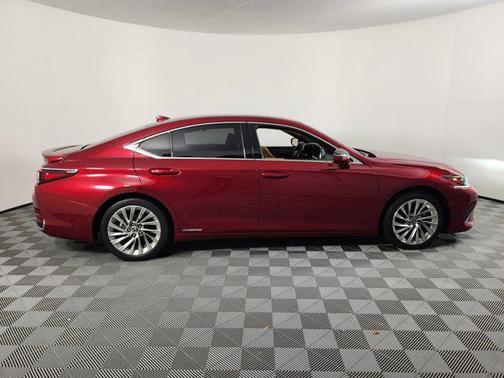 2022 Lexus ES 300h Ultra Luxury