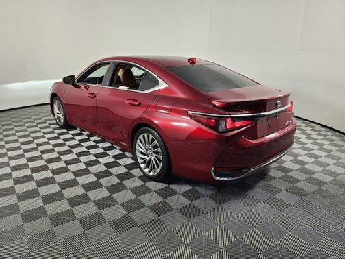 2022 Lexus ES 300h Ultra Luxury
