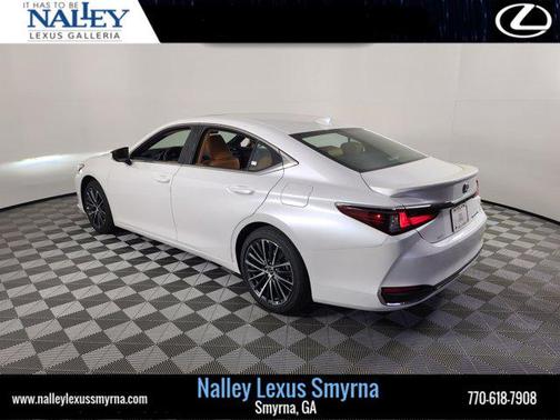 2025 Lexus ES 300h Base