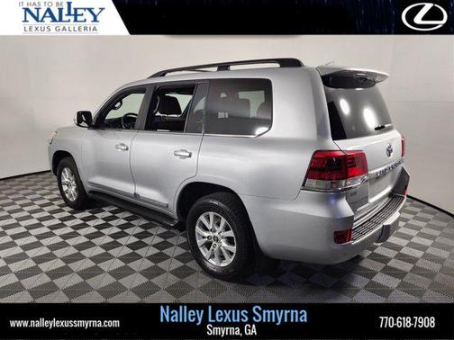2018 Toyota Land Cruiser Base