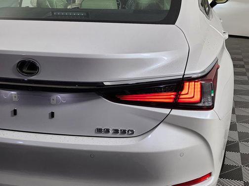 2025 Lexus ES 350 Base