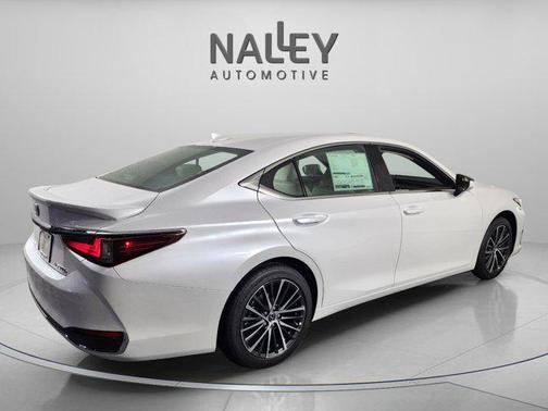 2025 Lexus ES 300h Base