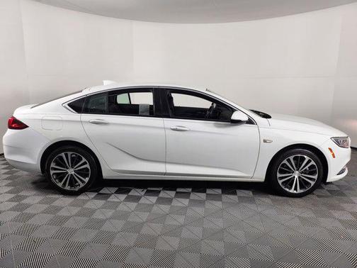 2018 Buick Regal Sportback Essence