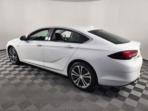 2018 Buick Regal Sportback Essence