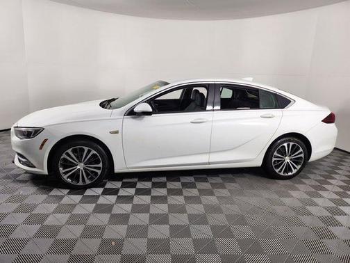 2018 Buick Regal Sportback Essence