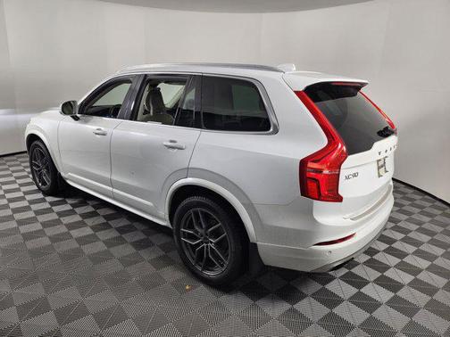 2020 Volvo XC90 T5 Momentum