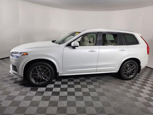 2020 Volvo XC90 T5 Momentum